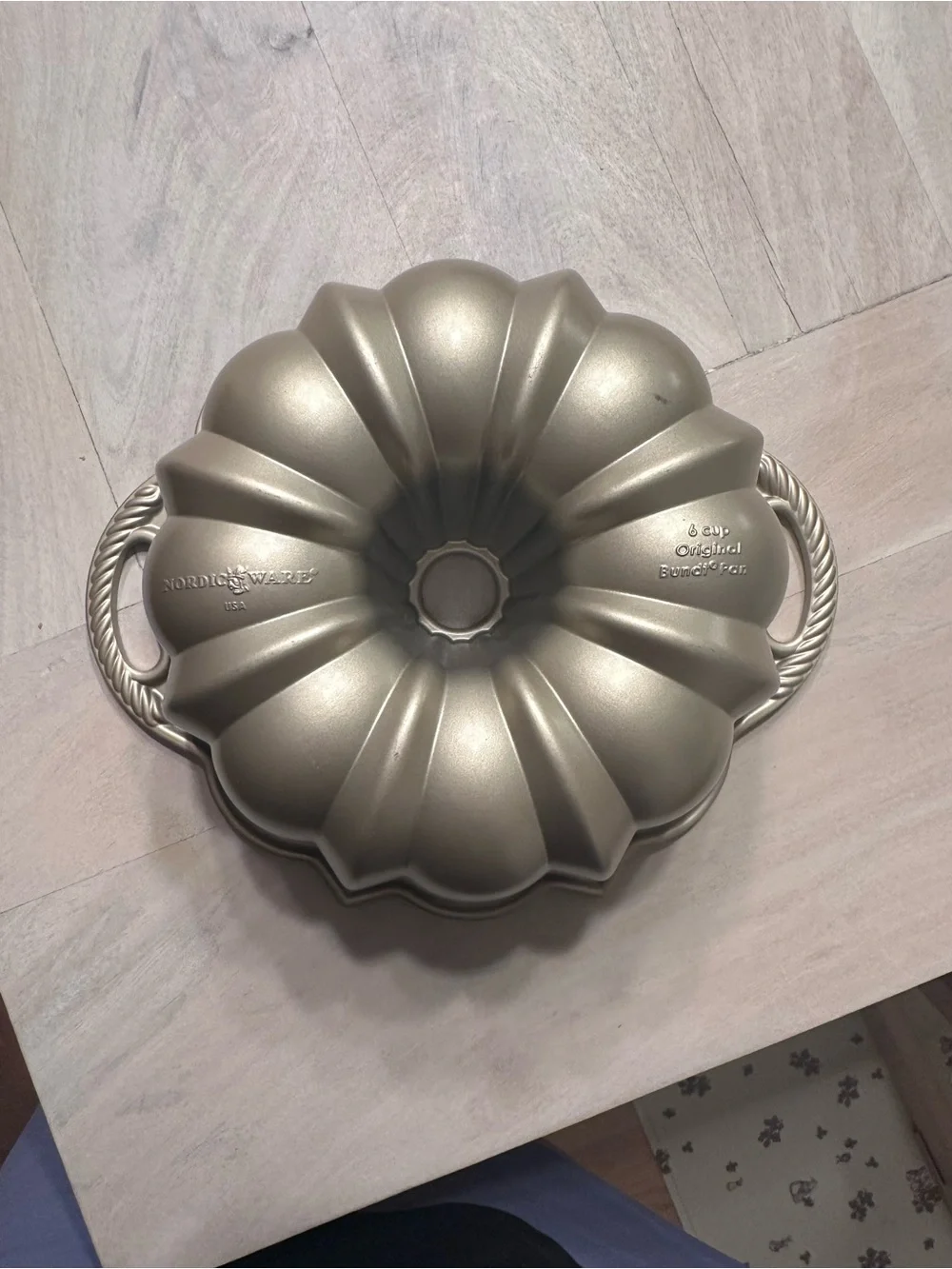 Williams Sonoma Gold Touch Mini Bundt Cake Pan